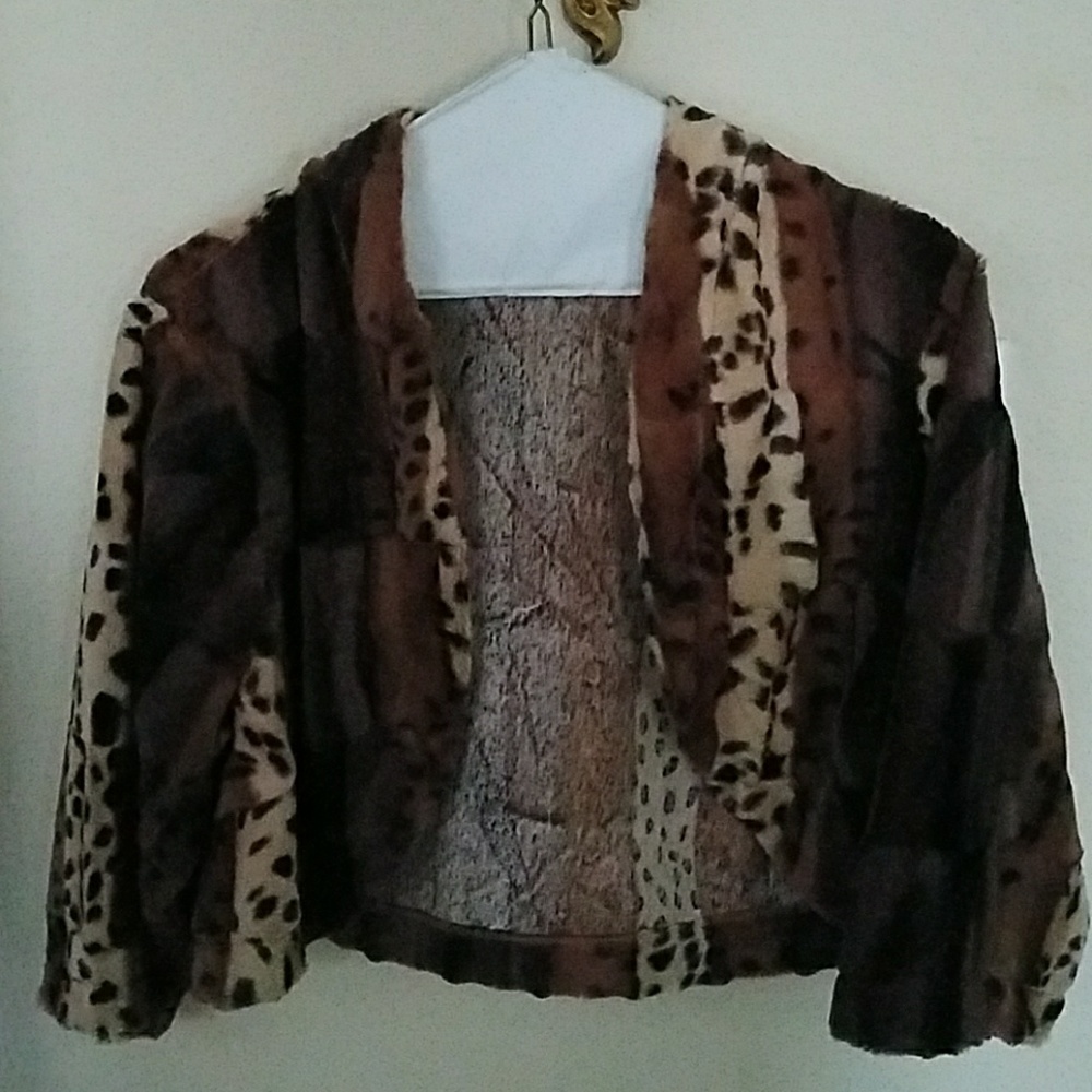 Womens cape lepoard